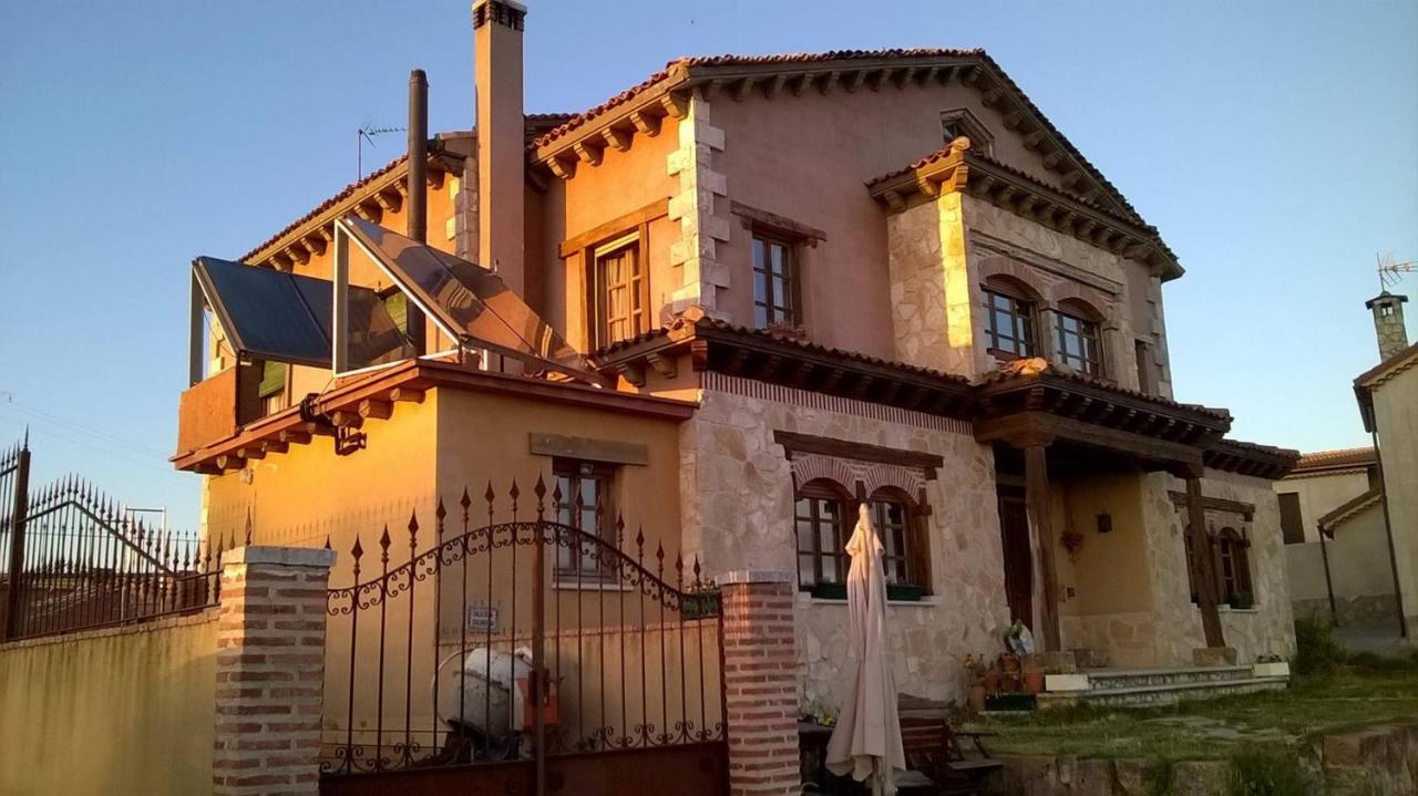 منزل الضيف Villovela de Pirón  في El Camino Real المظهر الخارجي الصورة